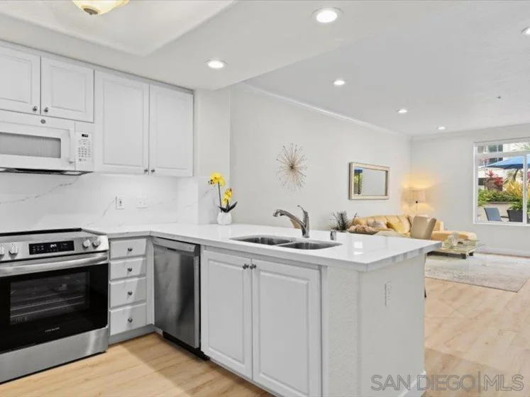9237 Regents Road ##K101 photo 3