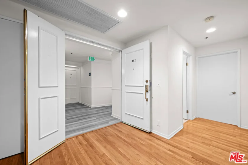1401 S Bentley Avenue #202 photo 23