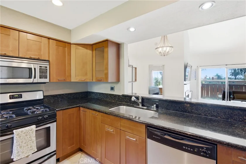 384 Redondo Avenue #401 photo 18