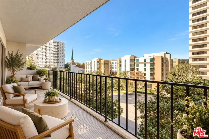 10450 Wilshire Boulevard #4F photo 17