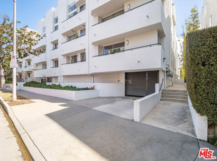 1164 Wellesley Avenue #204 photo 34