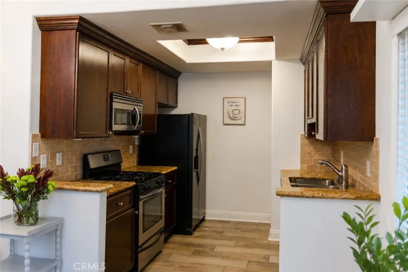 4128 Whitsett #101 photo 6
