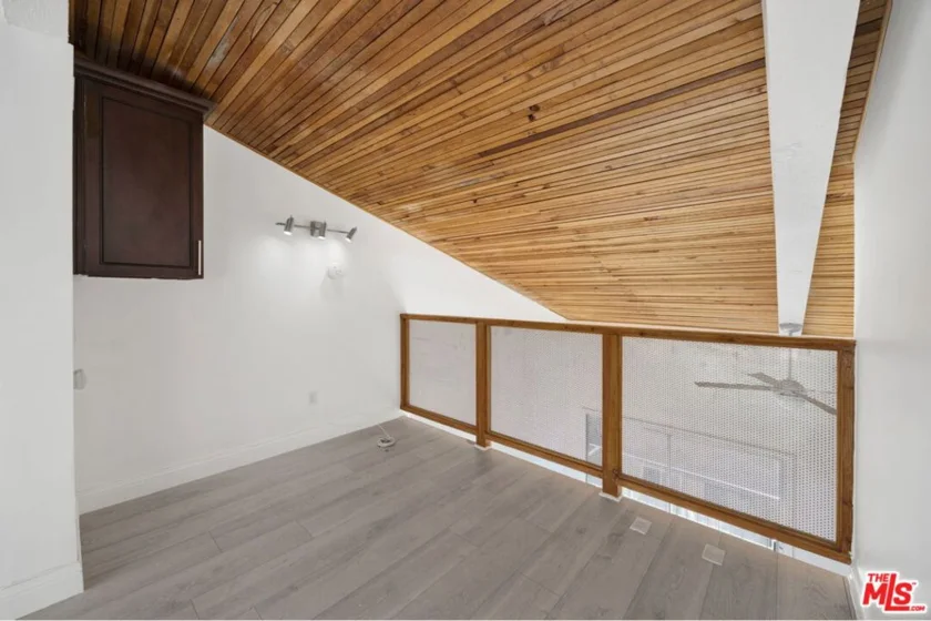 5460 White Oak Avenue #G305 photo 19