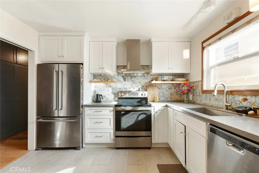 1023 E 1st Street #19 photo 3