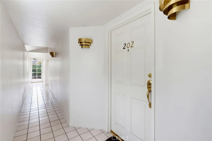 1073 W 9th Street #202 photo 4
