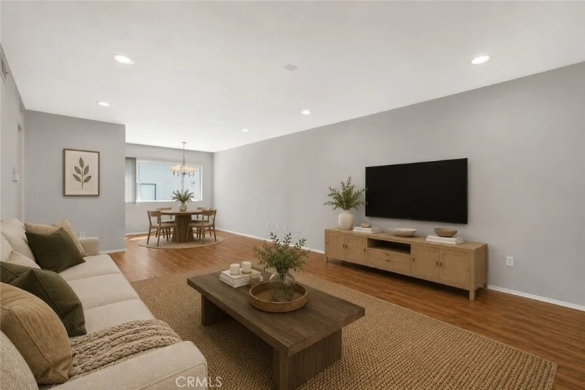 12801 Moorpark Street #303 photo 3