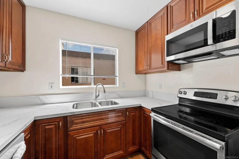 1051 Rock Springs #202 photo 1