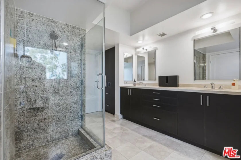 13700 Marina Pointe Drive #305 photo 27