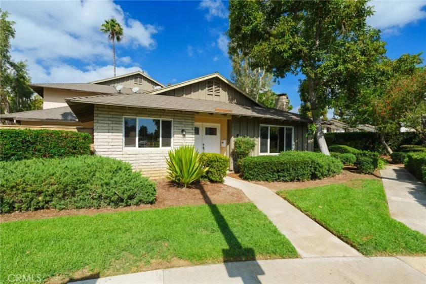 111 E Palmdale photo 40