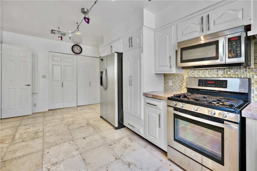 324 N Palm Drive #407 photo 16
