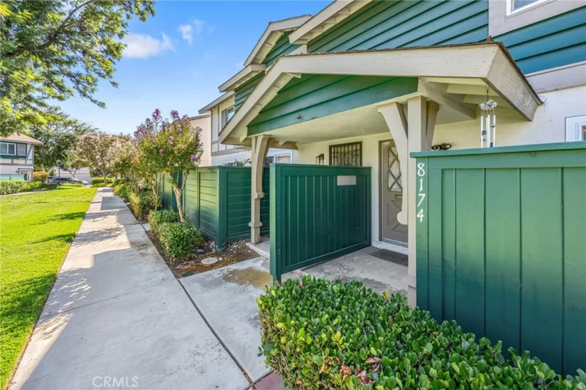 8174 Glengarry Green photo 3