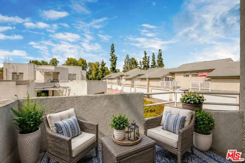 20920 Community Street #10 photo 12
