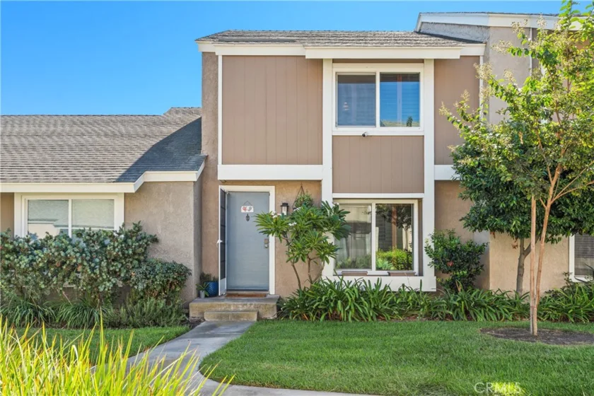 52 Briarwood photo 1
