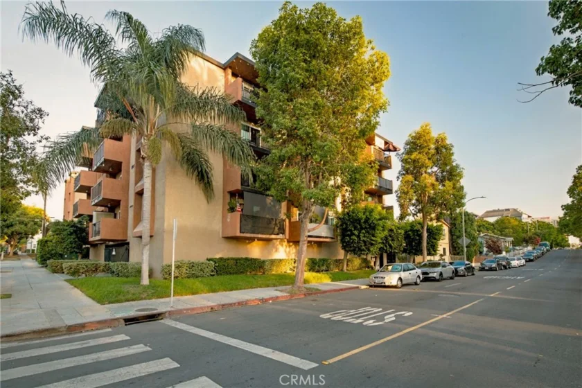 460 Golden Avenue #320 photo 7