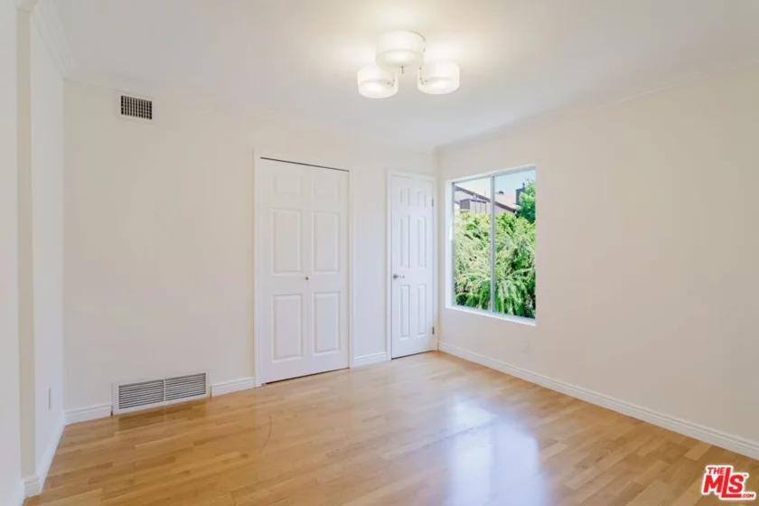 14980 Victory Boulevard #201 photo 14