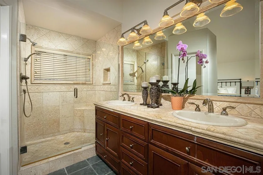 5572 Renaissance Avenue #3 photo 5