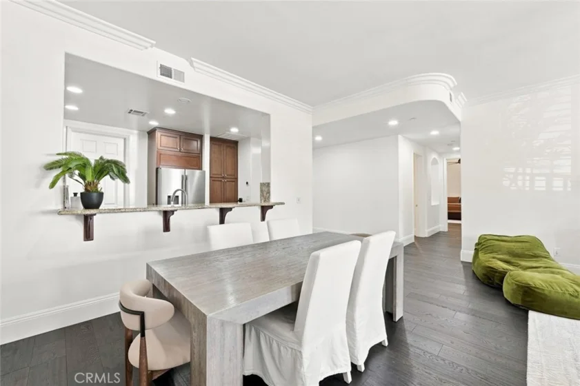 143 N Arnaz Drive #105 photo 5