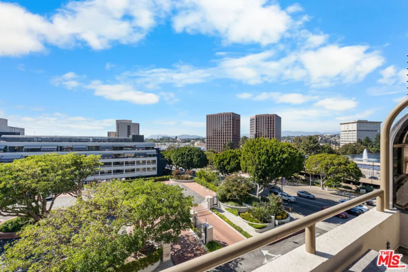 121 S Hope Street #518 photo 25