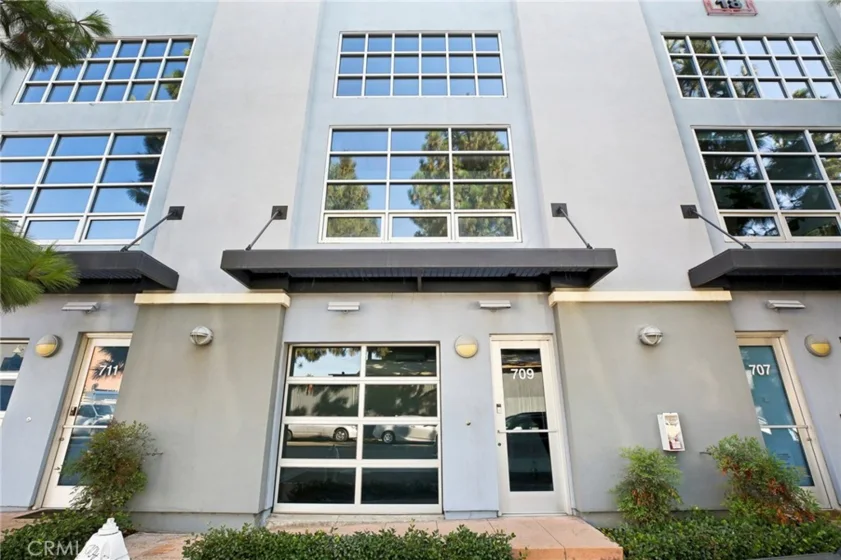 709 N Poinsettia Street photo 1
