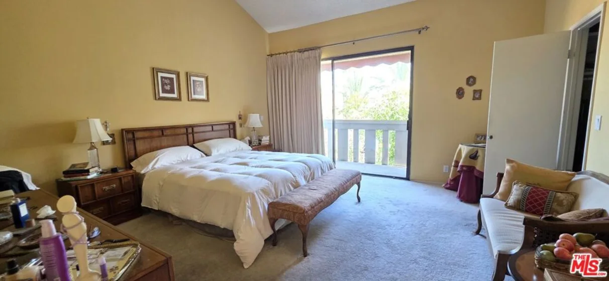 17707 Magnolia Boulevard photo 23