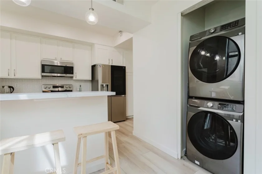 1305 N Columbus Avenue #204 photo 17