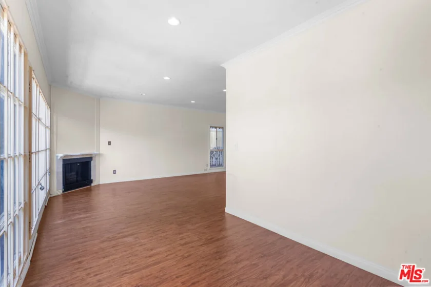 822 S Windsor Boulevard #102 photo 11