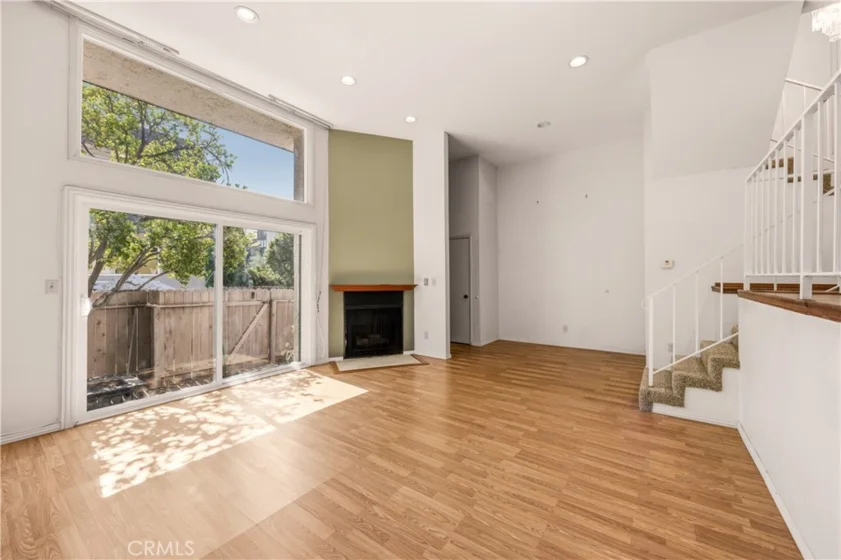 17943 Magnolia Boulevard #16 photo 3
