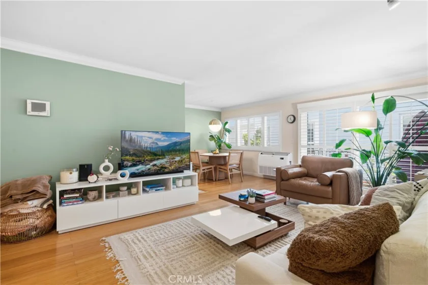 1154 S Barrington Avenue #213 photo 1