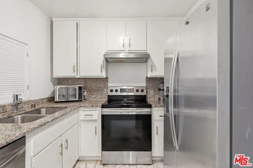10751 Wilshire Boulevard #1206 photo 17