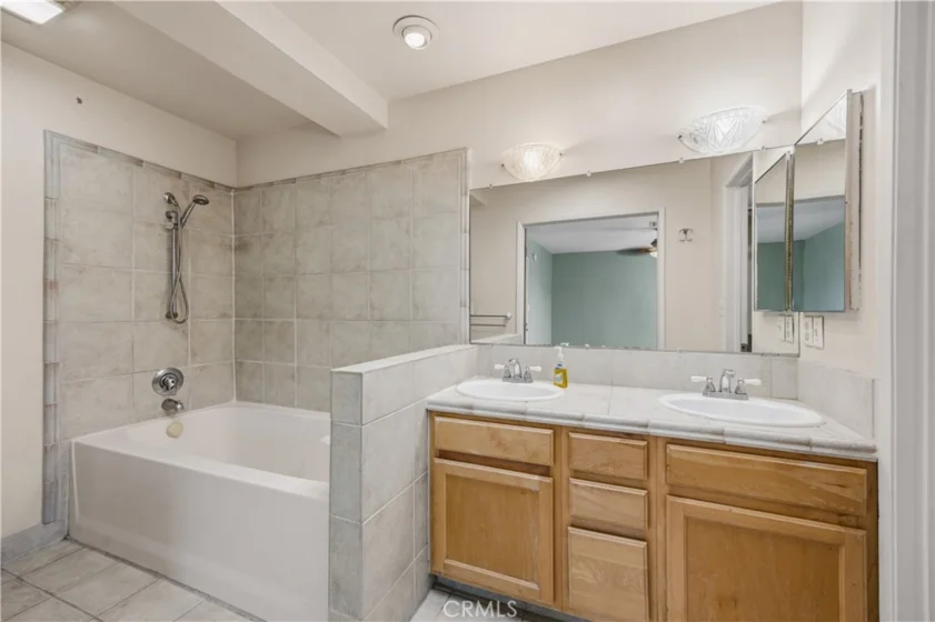 17943 Magnolia Boulevard #16 photo 26