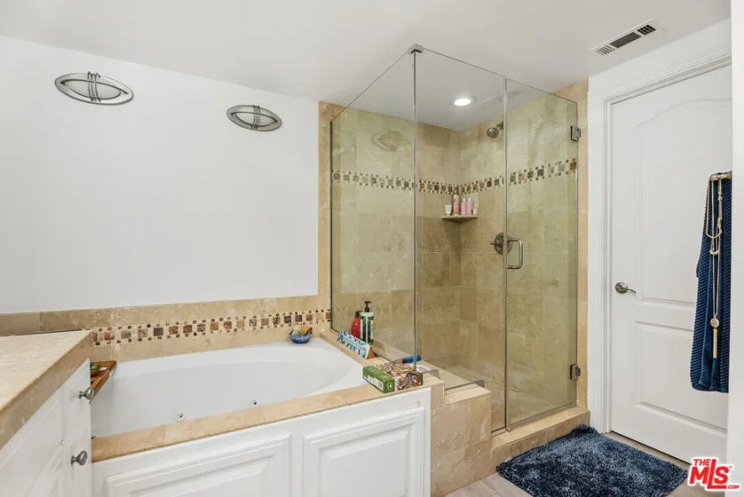 1000 E Ocean Boulevard #104 photo 31