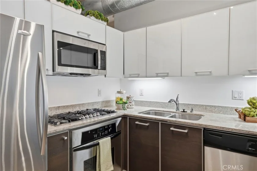 645 W 9th Street #424 photo 3