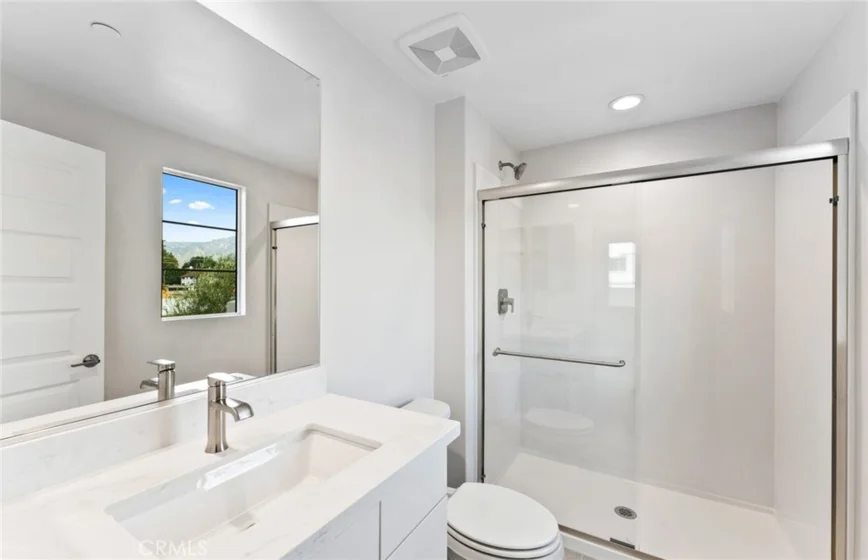 100 Pickwick Lane photo 3