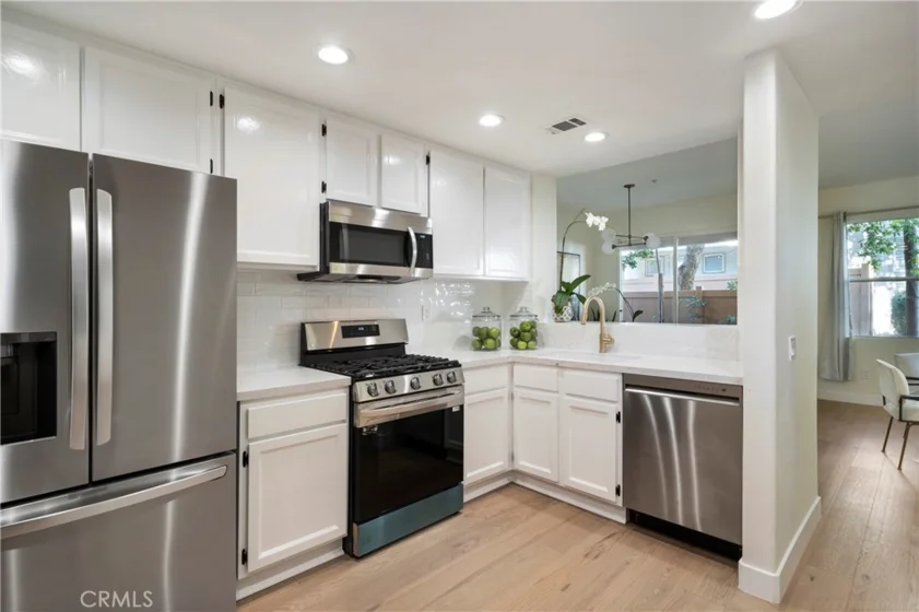 231 California Court photo 1