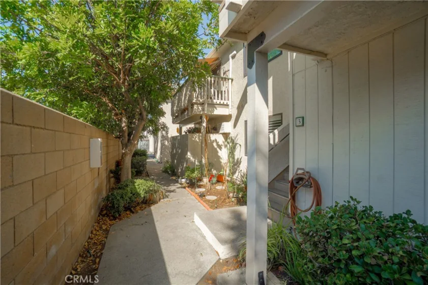 1045 E 3rd Street #4 photo 3