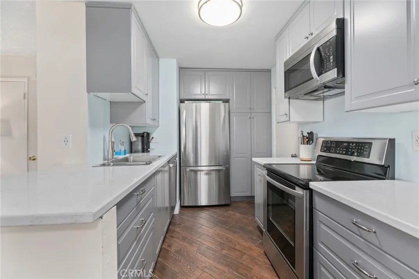 423 N Alice Way #D photo 1