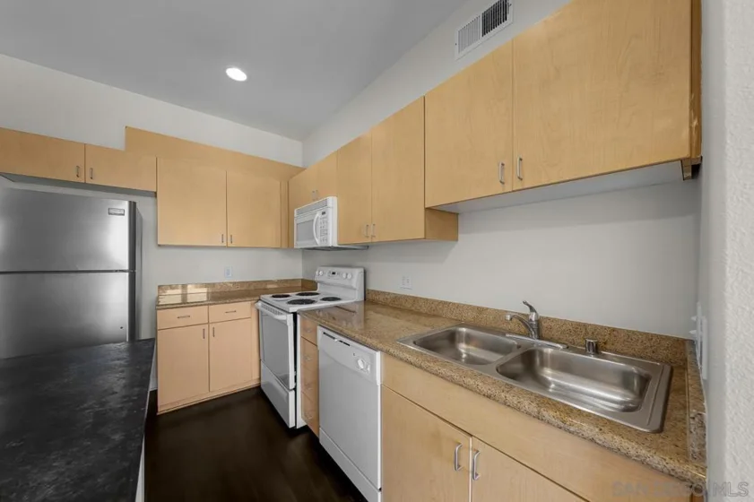 1501 Front Street #613 photo 9