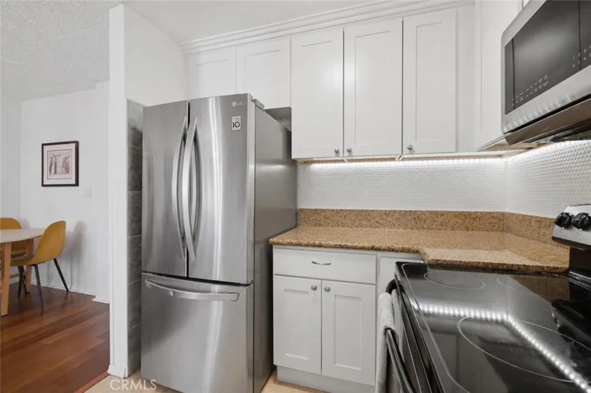 525 S Ardmore Avenue #320 photo 4