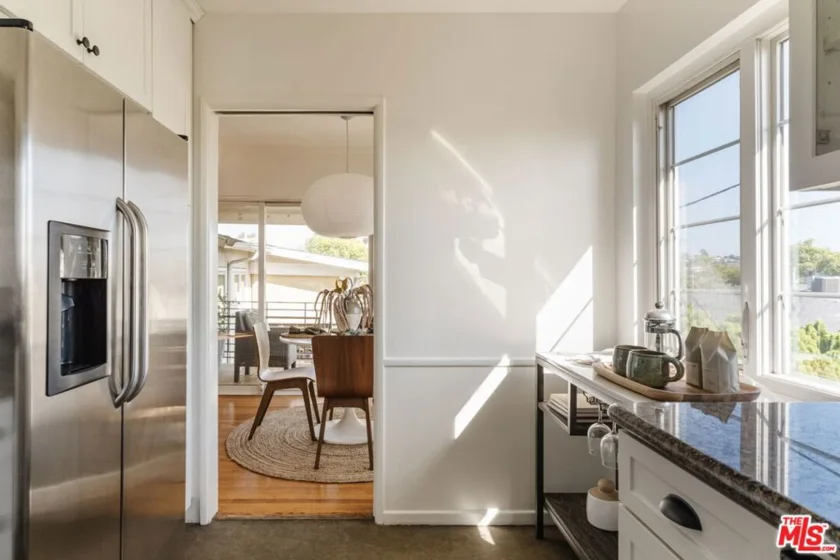2021 Hillhurst Avenue #8 photo 10