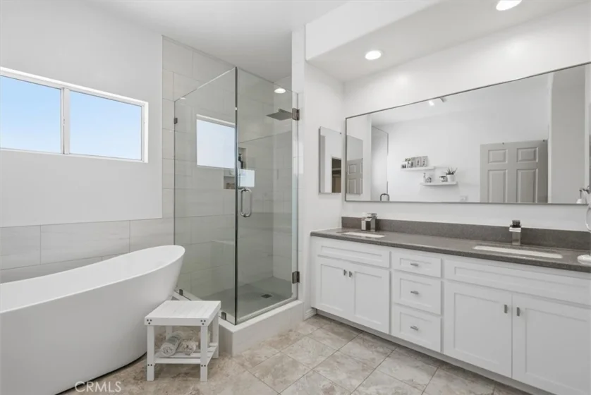 10790 Rose Avenue photo 3