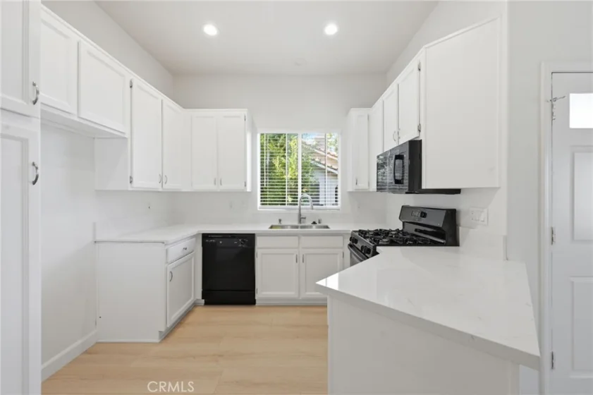 157 California Court photo 25