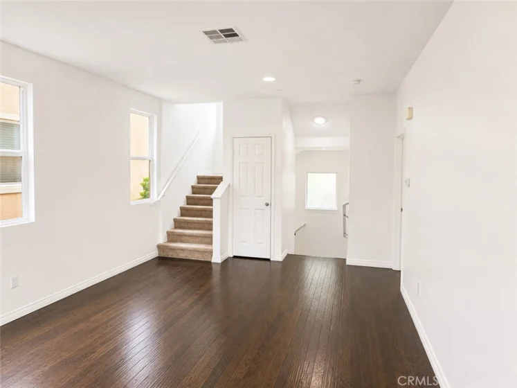 1507 Mission photo 4