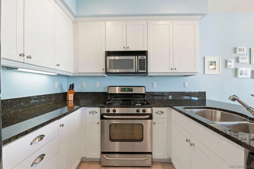 845 Harbor Cliff Way #305 photo 18