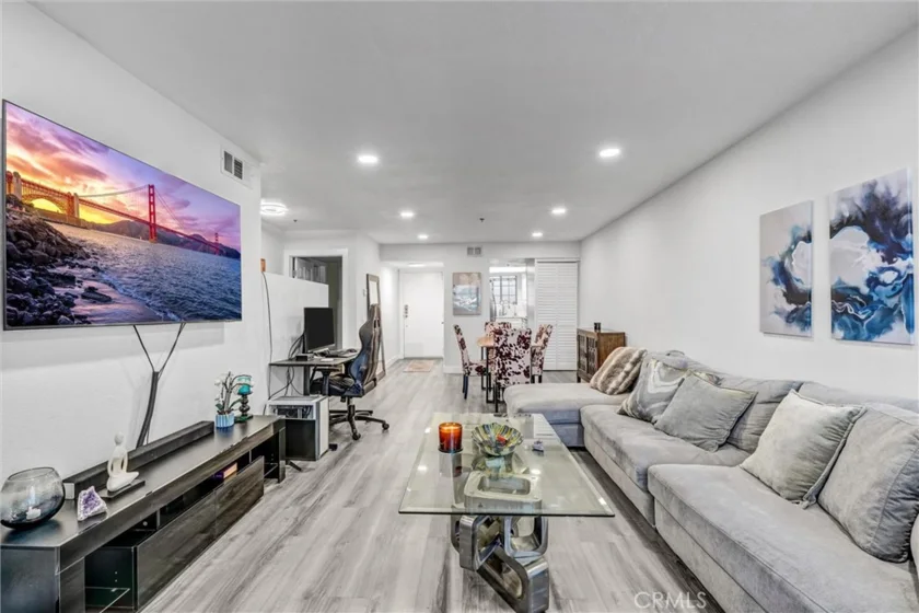 6545 Reseda Boulevard #6 photo 2
