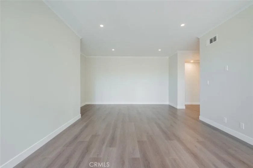 1305 N Columbus Avenue #112 photo 10