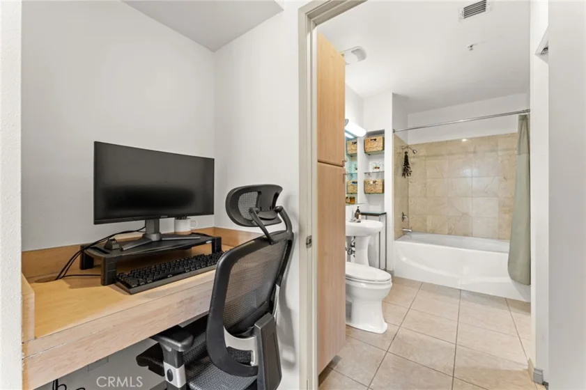 488 E Ocean #809 photo 19
