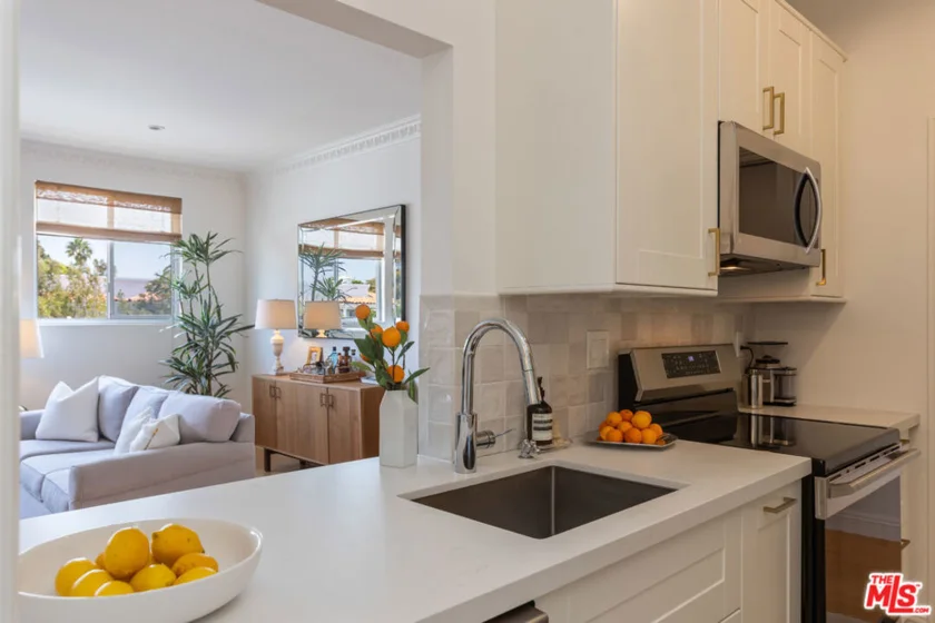 511 San Vicente Boulevard #306 photo 5