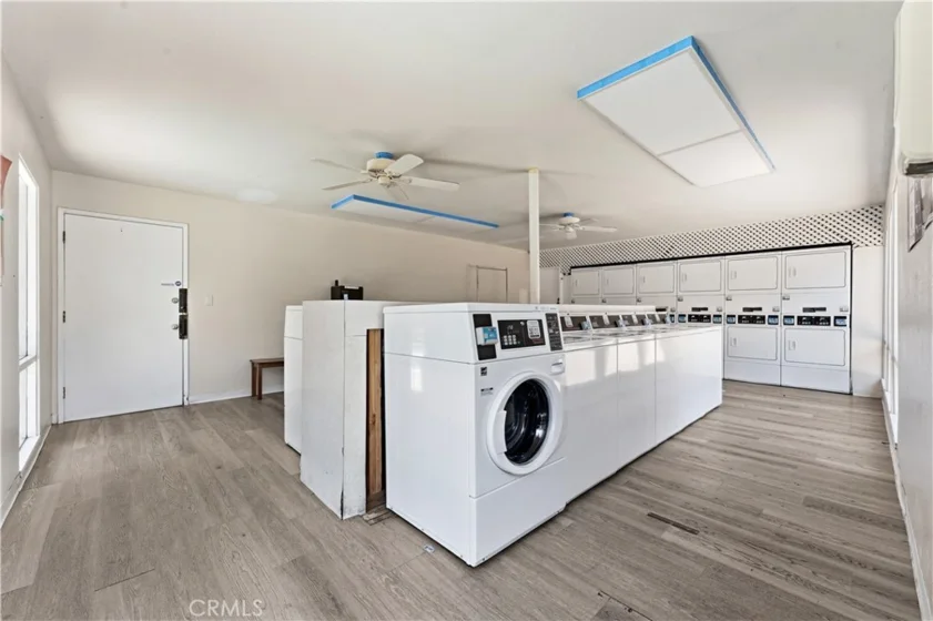 278 N Wilshire #B31 photo 29