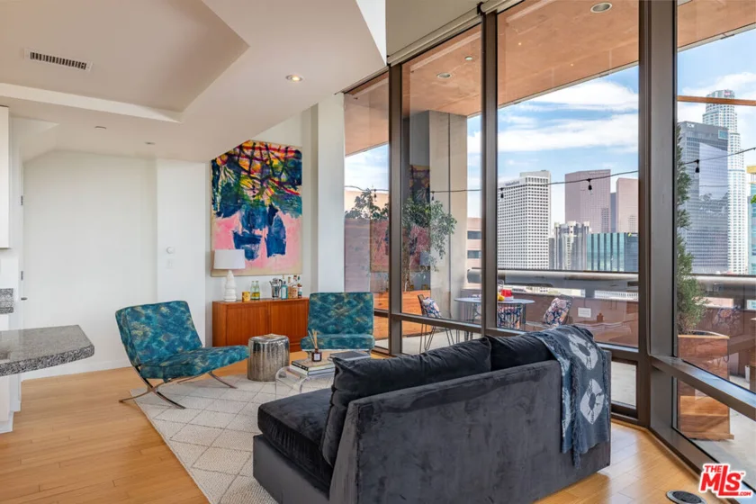 1100 Wilshire Boulevard #1709 photo 1