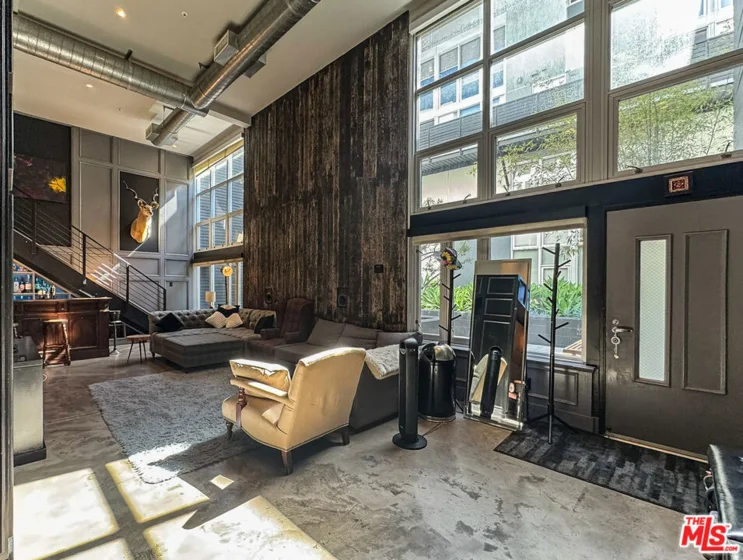 1037 N Laurel Avenue #10 photo 5